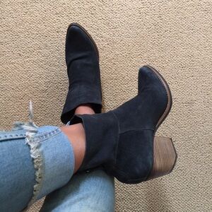 Matisse Women's Suede Ankle Boots - Navy and Brown